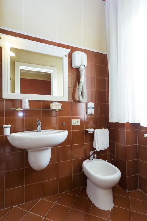 Hotel Gennarino Ливорно Номер фото