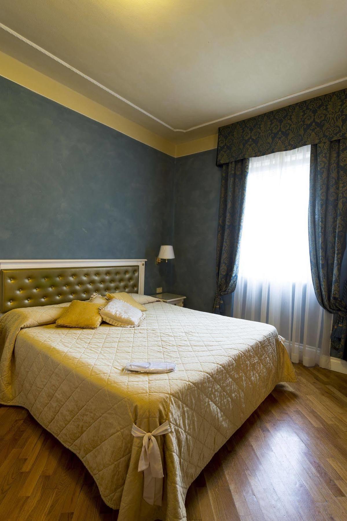 Hotel Gennarino Ливорно Экстерьер фото