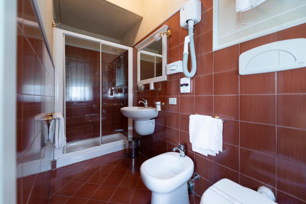 Hotel Gennarino Ливорно Экстерьер фото